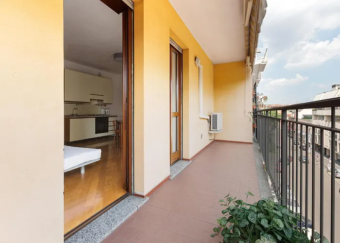Cosy Studio With Balcony & Private Garage